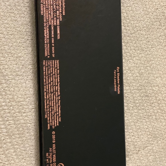 Eyeshadow - Picture 3 of 4